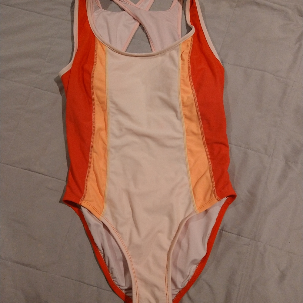 Zelo's Color Block OnePiece Swimsuit